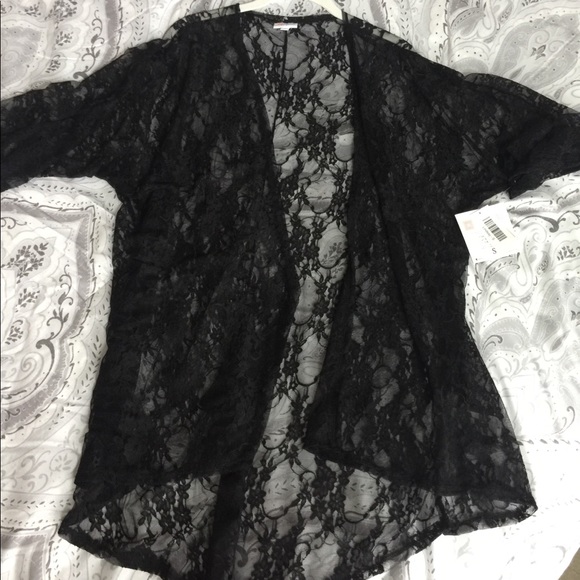 LuLaRoe Other - BNWT Lularoe Lindsey - black lace - small